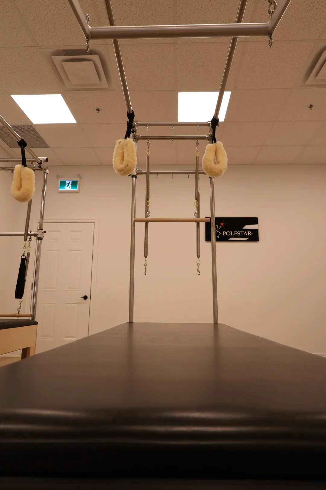Trapeze Table with springs, push-through bar, and supportive loops.